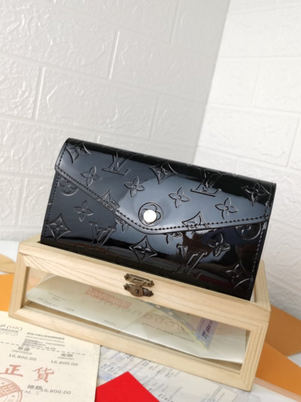 Louis Vuitton Sarah Wallet Monogram Vernis Leather Black